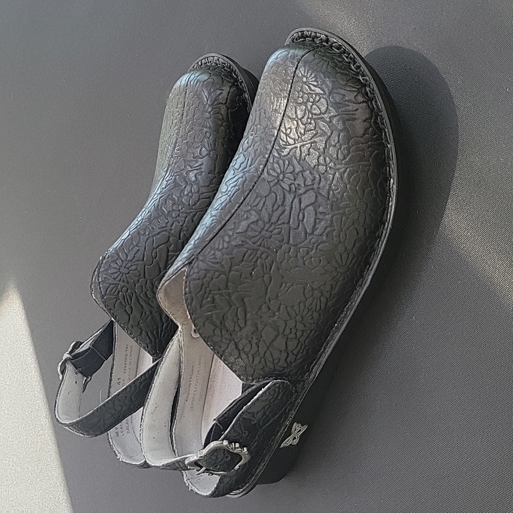 Alegria leather and faux fur lining slip on clogs with back strap size 41